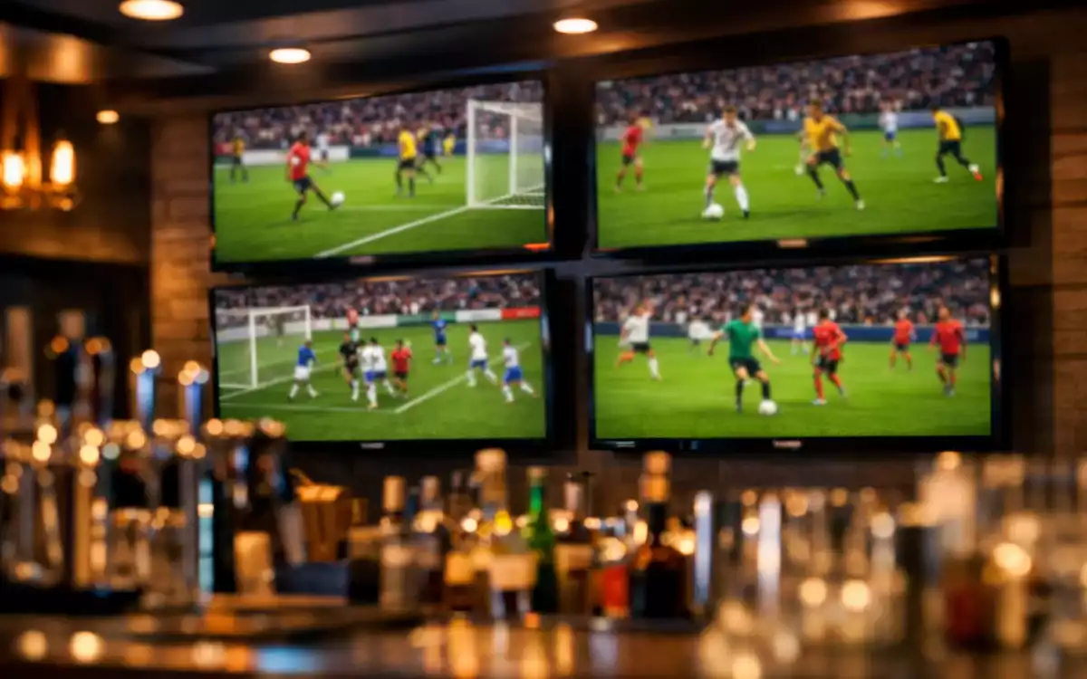 Mehrere Fußballspiele gleichzeitig auf verschiedenen Bildschirmen